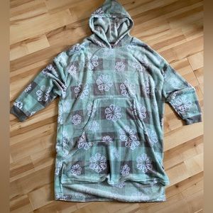 Snowflake Sweater Coat Blanket Cover Up Sleep Jacket PJ Fleece Sz Extra Large XL